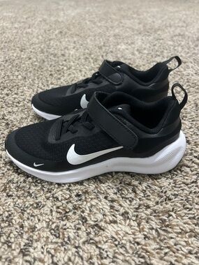 Nike Kids Black and White Velcro Athletic Sneakers - NWOT